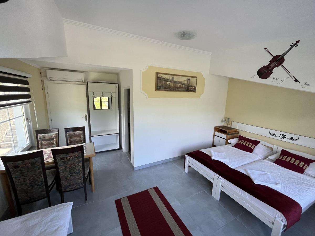 Rooms And Apartments Neron Bihac Lohovo Esterno foto
